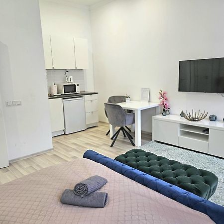Designer Downtown Gem Leilighet Budapest Eksteriør bilde