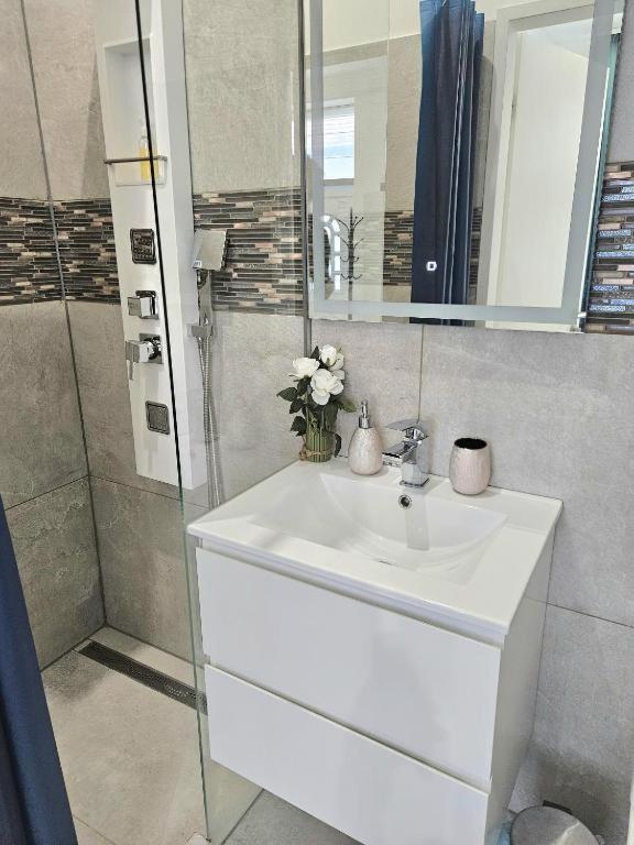 Designer Downtown Gem Leilighet Budapest Eksteriør bilde